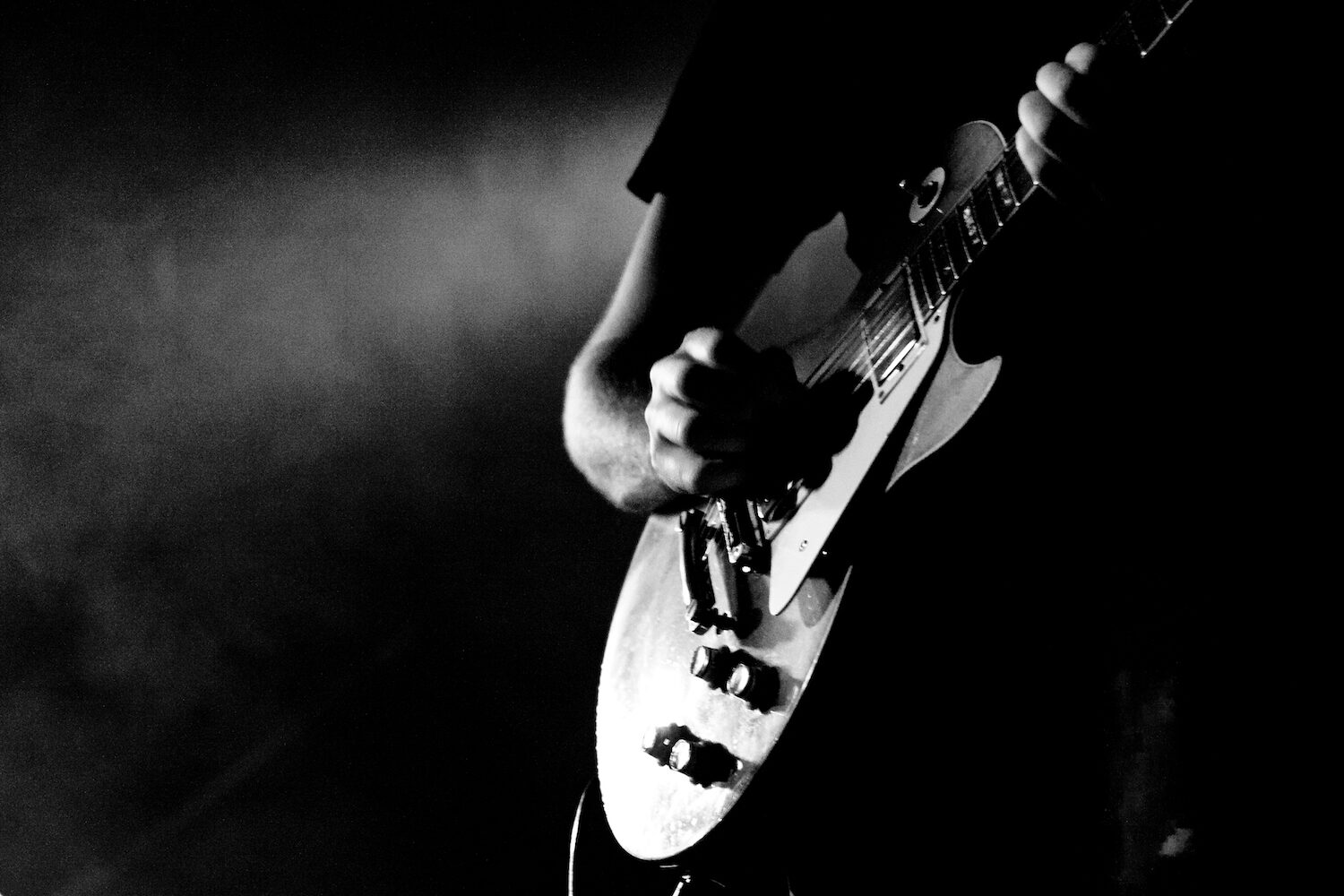 Live guitarist black and white